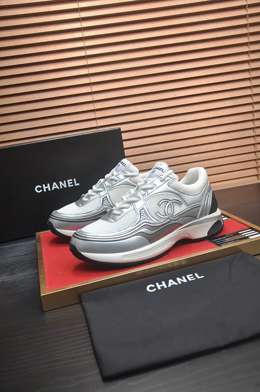 Men's shoes 💰600💶【CHANEL】(Chanel couple's model)👩‍❤️‍💋‍👨The latest all-season shoes🔥🔥The ultimate derivative model. Not only are you more fashionable on your feet, but wearing flat shoes can also lengthen your overall body shape ~ "Features" The simple upper is paired with conspicuous small fragrant cloth strips, which is fashionable and high-end. 💕💕Selected Chanel fabric for the upper, comfortable and soft fabric lining available in 5 colors 🐎Size: (women's 35-39, customized 40. Men's 38-44, customized 45)